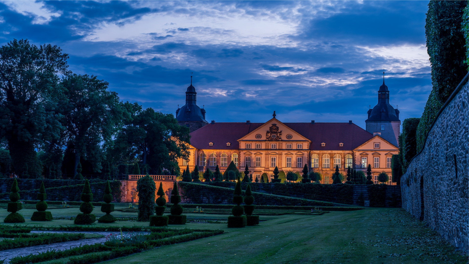 Schloß Hundisburg am Abend (2)