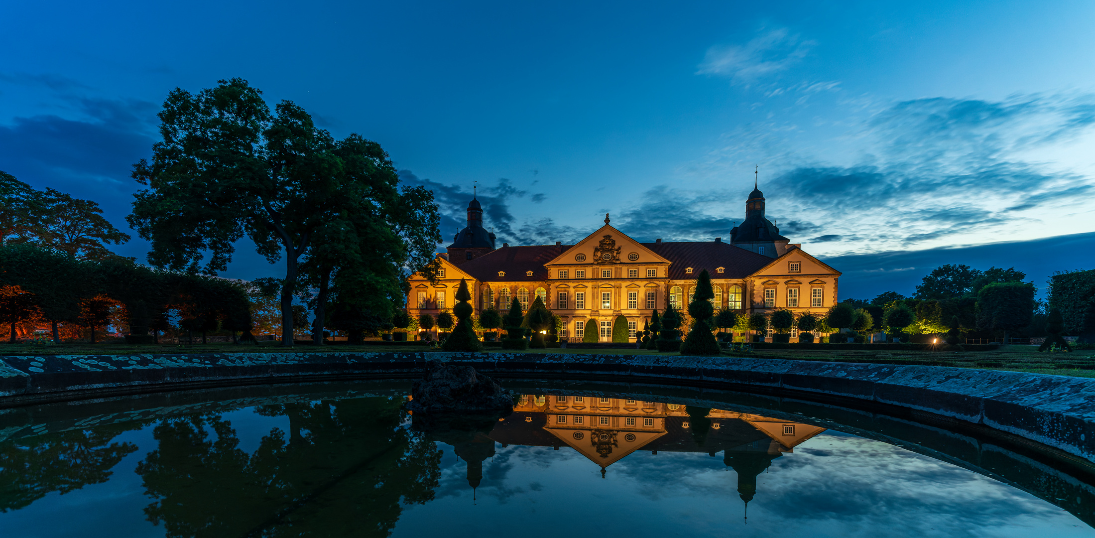 Schloß Hundisburg am Abend (4)