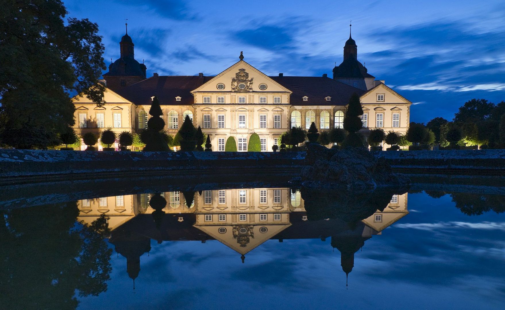 Schloss Hundisburg im Spiegelbild