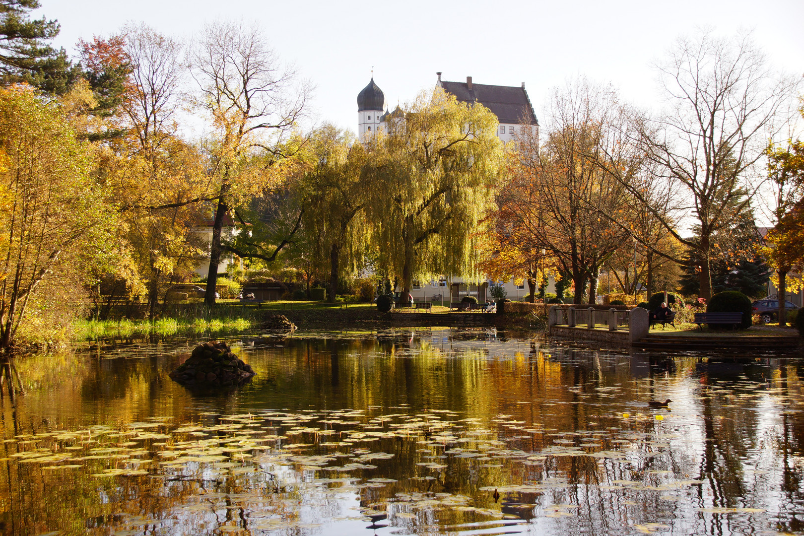 Schloss Illertissen vom Weiher aus