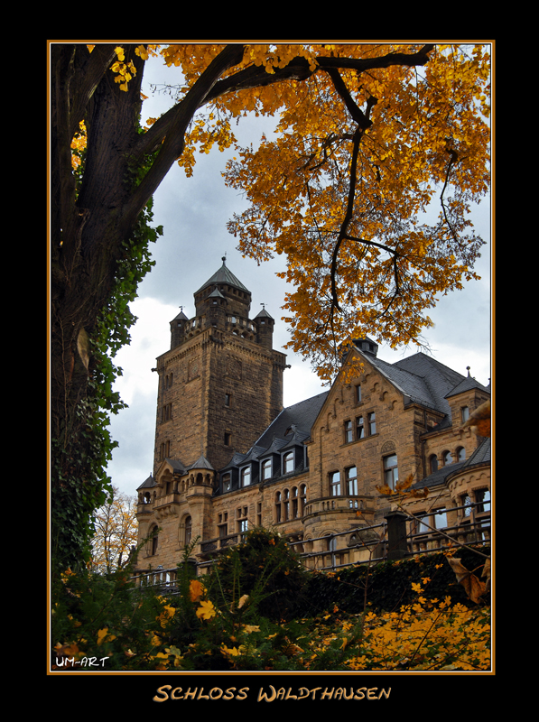 Schloss im Herbst.