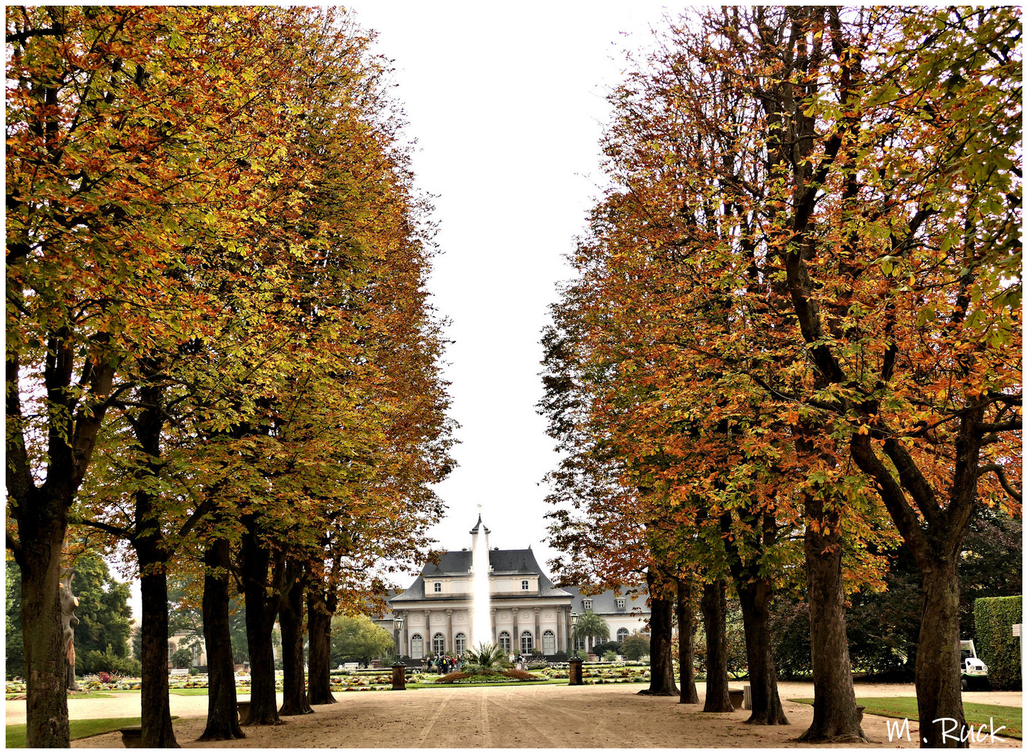 Schloss im herbstlichen Ambiente ,