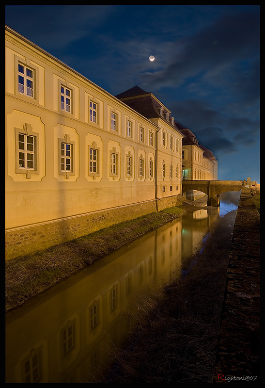 < Schloss im Mondschein >