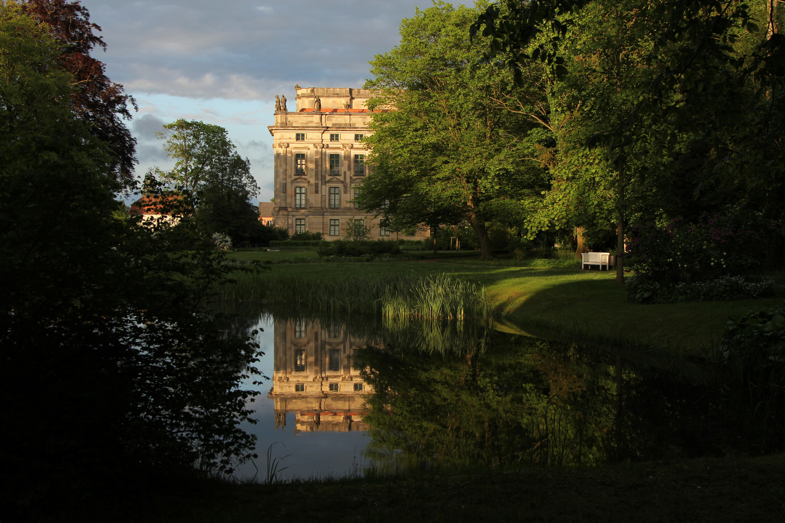 Schloß im Park