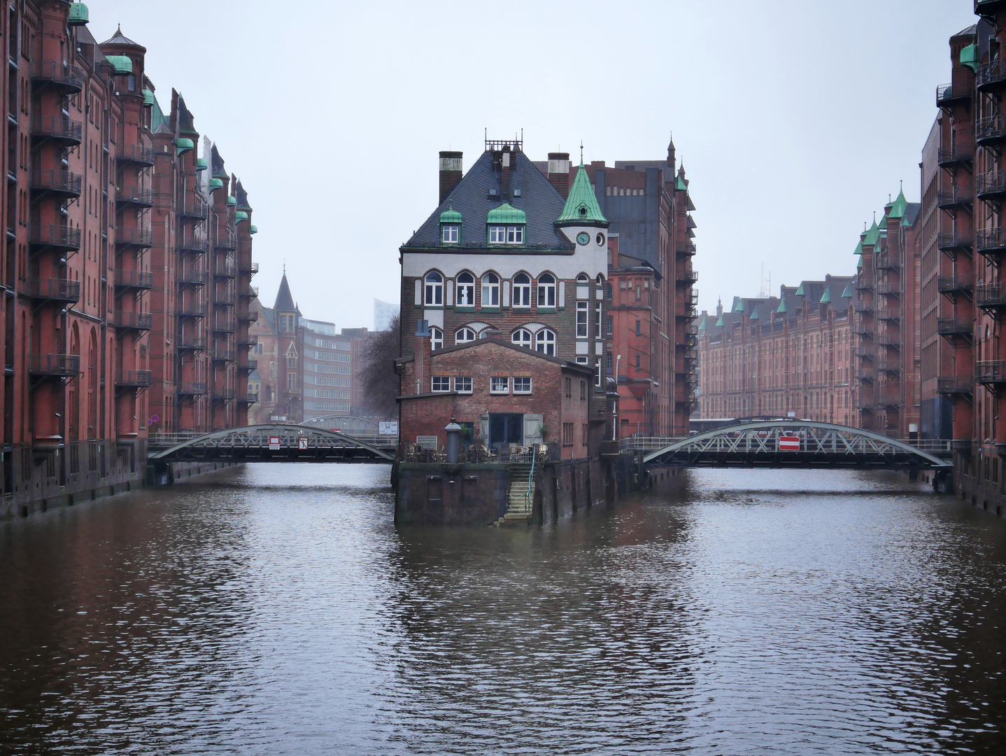 Schloß im Regen - 24.12.23.