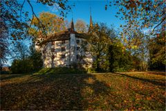 SCHLOSS IM SCHATTEN