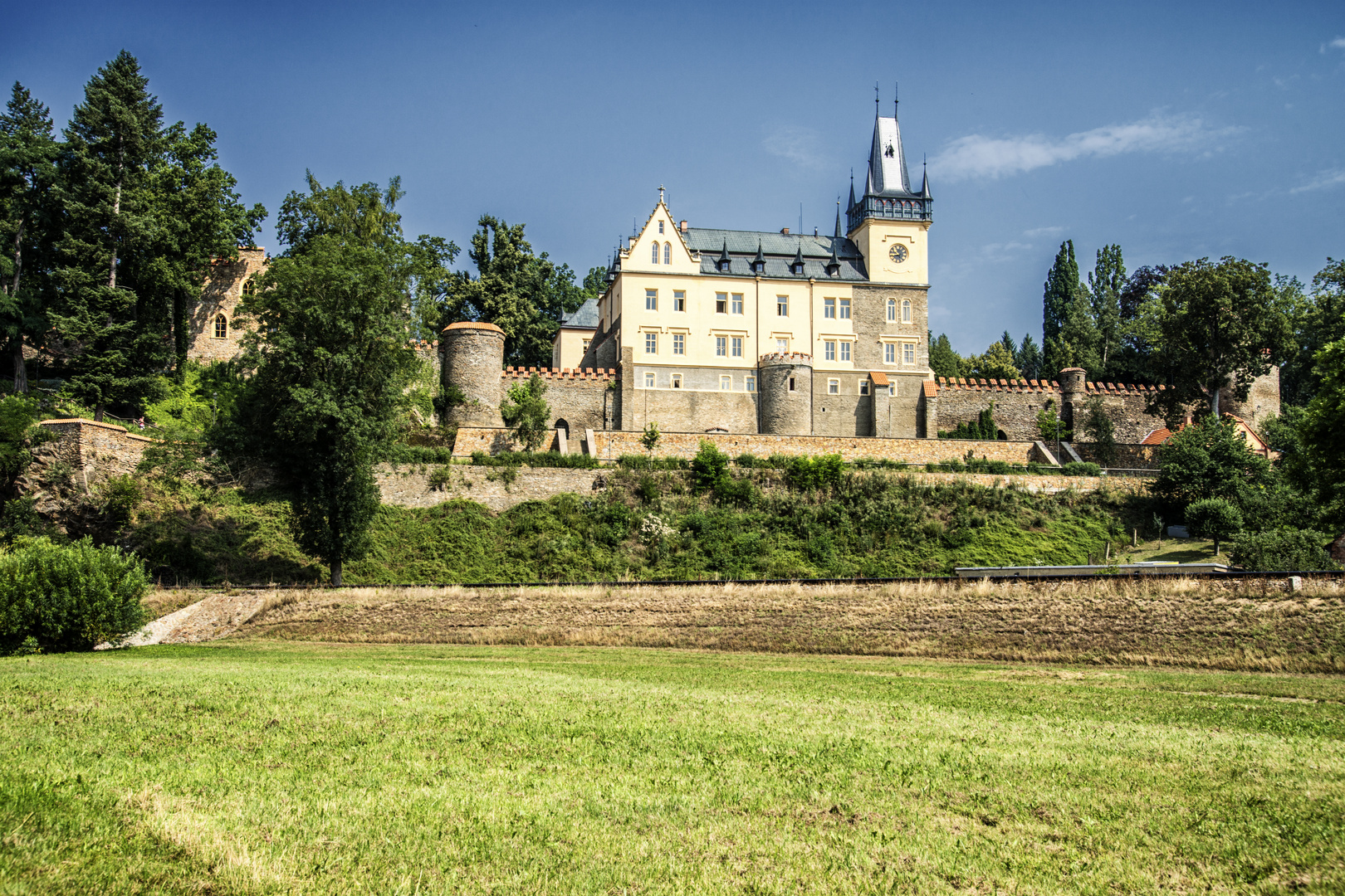 Schloss im Sommer