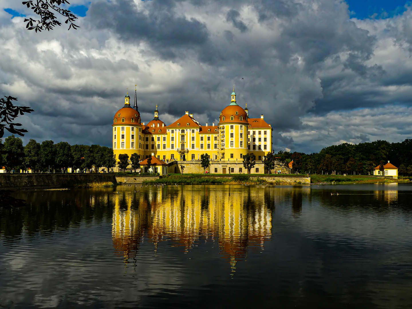 Schloss im Spiegel