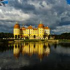 Schloss im Spiegel