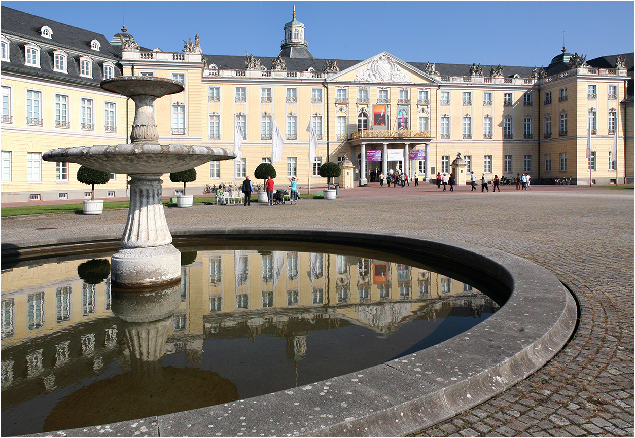 Schloss im Spiegel