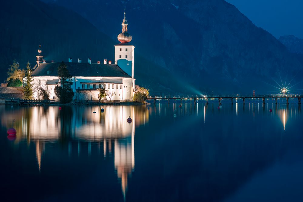 Schloss im Spiegel