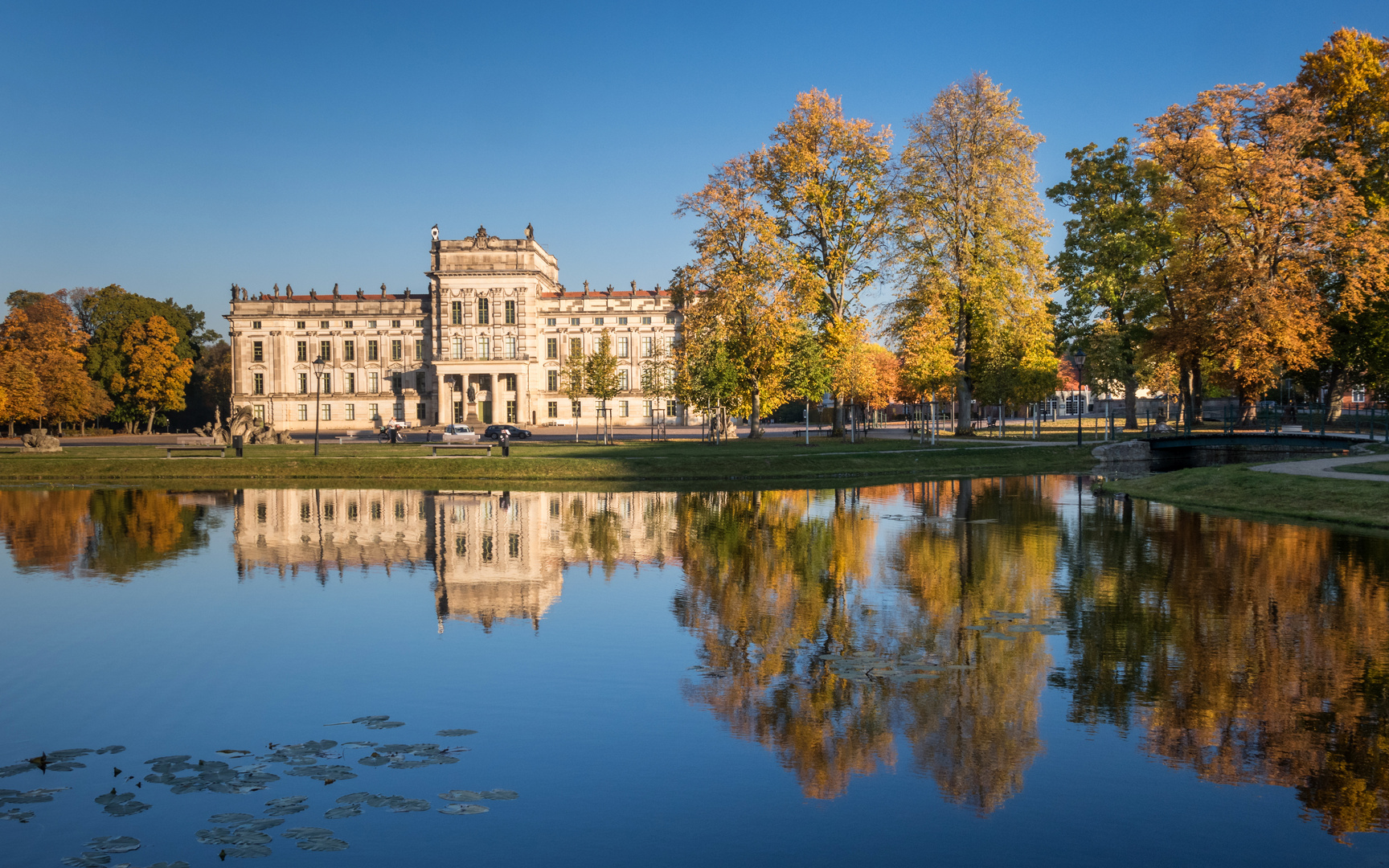 Schloss im Spiegel