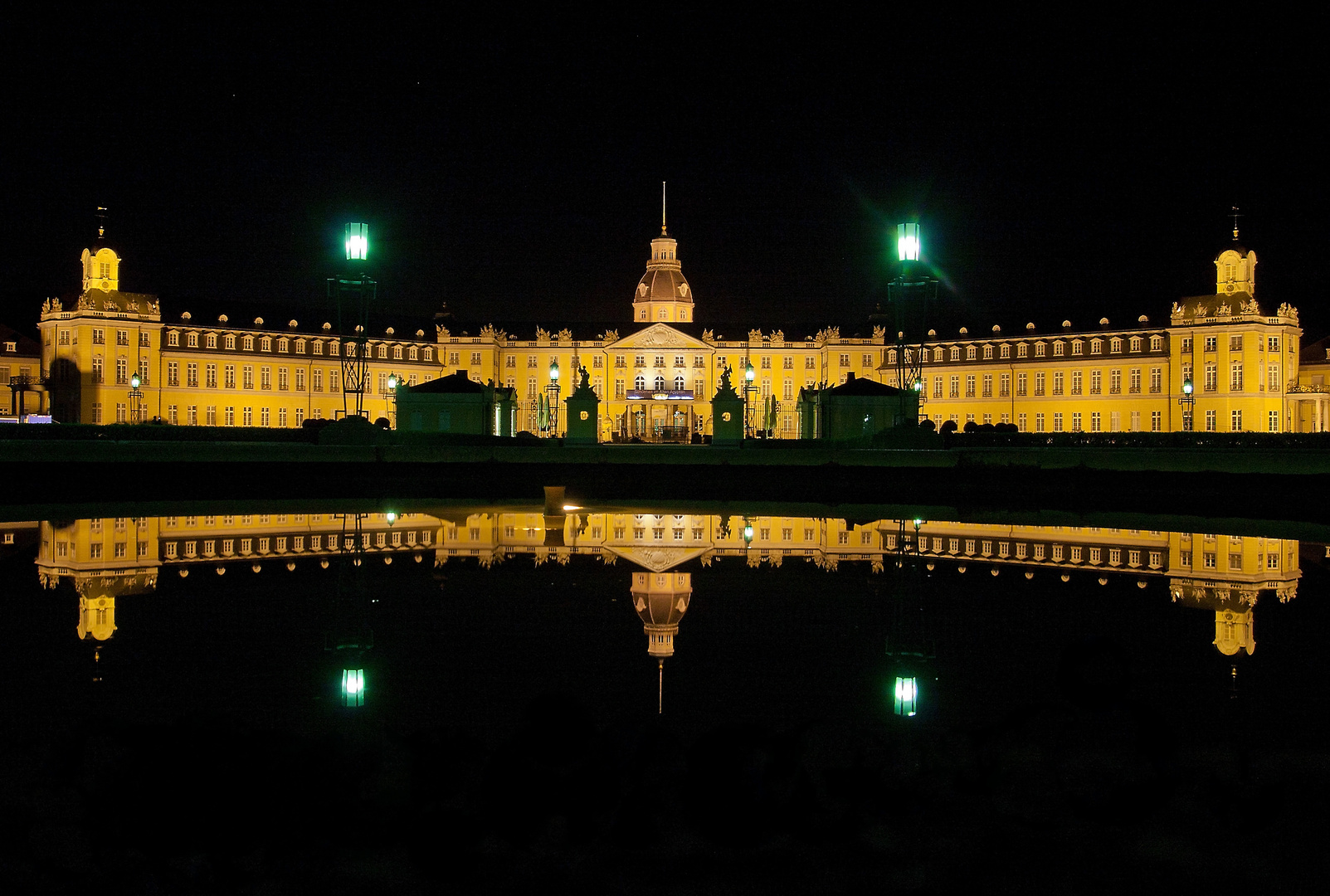 Schloß in Karlsruhe bei Nacht