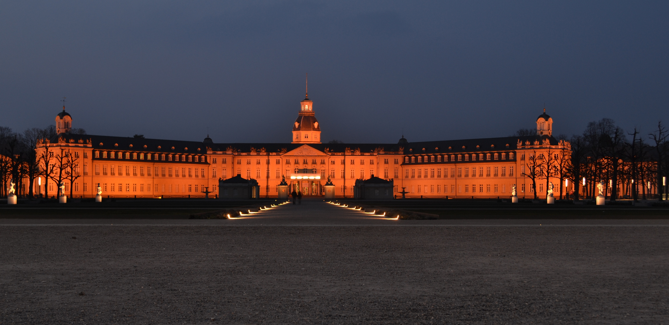 Schloß in Karlsruhe bei Nacht