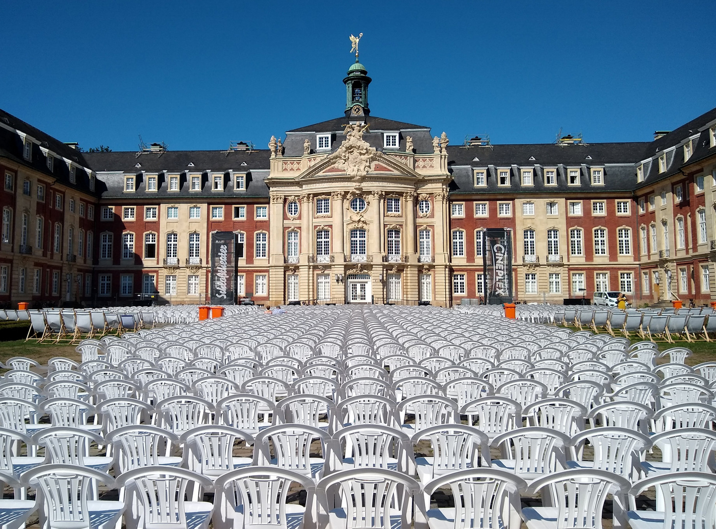 Schloß in Münster (z. Zt. open air Kino)