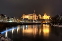 Schloss in Neuburg / Donau in kalter Winternacht