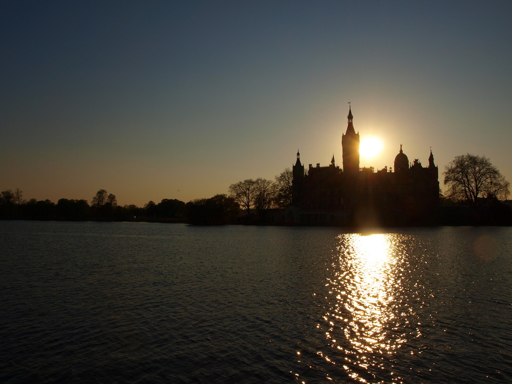 Schloß in Schwerin im Sonnenuntergang