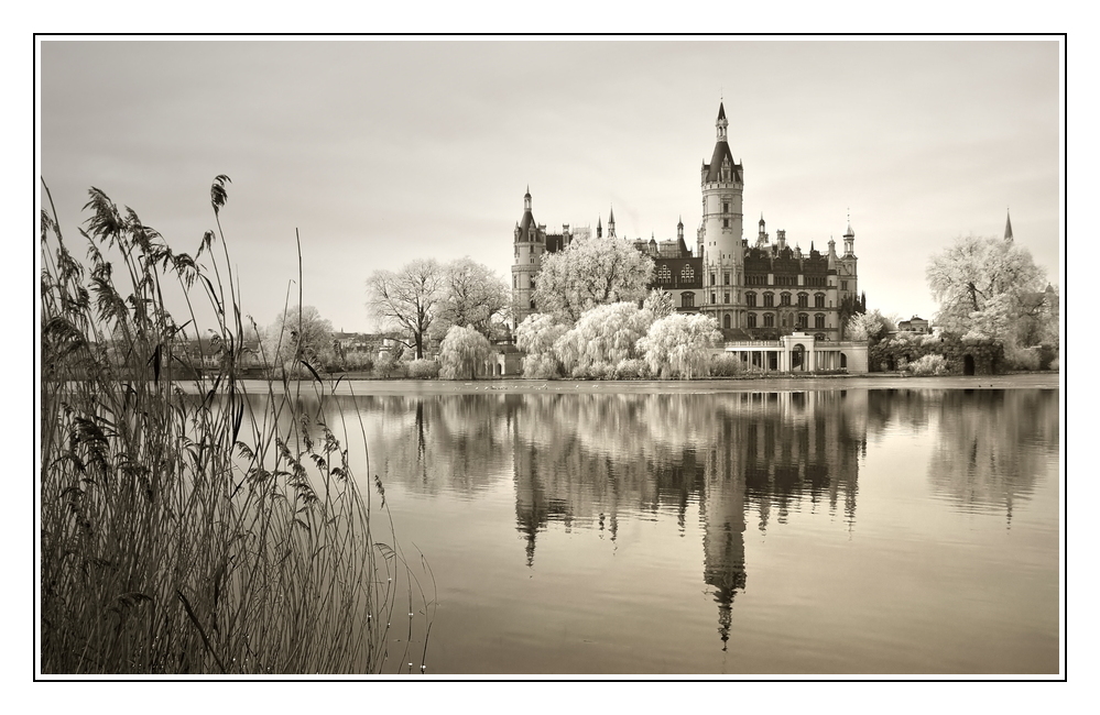 Schloss in sepia