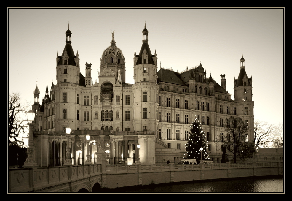 Schloss in sepia