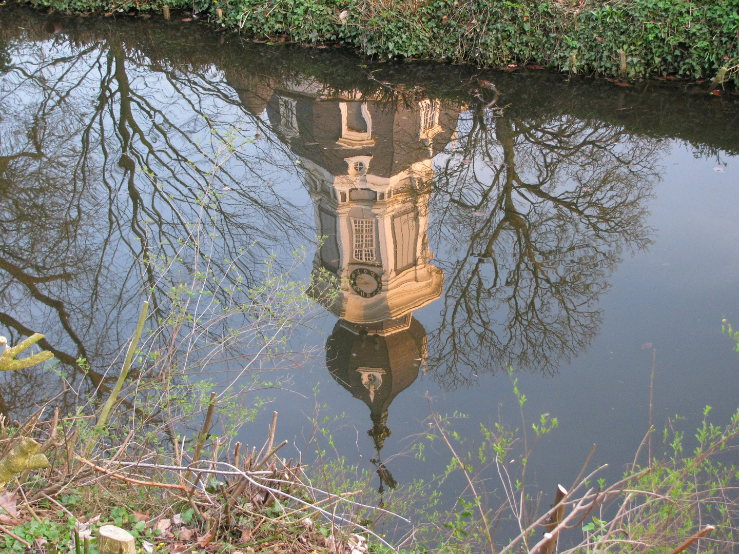 Schloss Jever als Wasserspiegelung