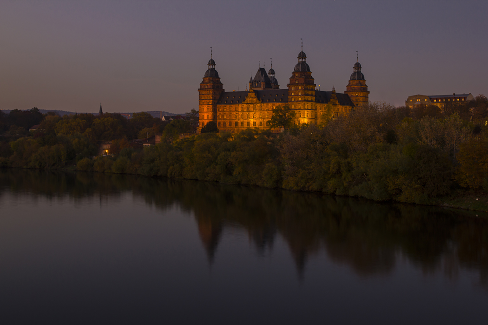 Schloss Johannisburg in Aschaffenburg am Abend