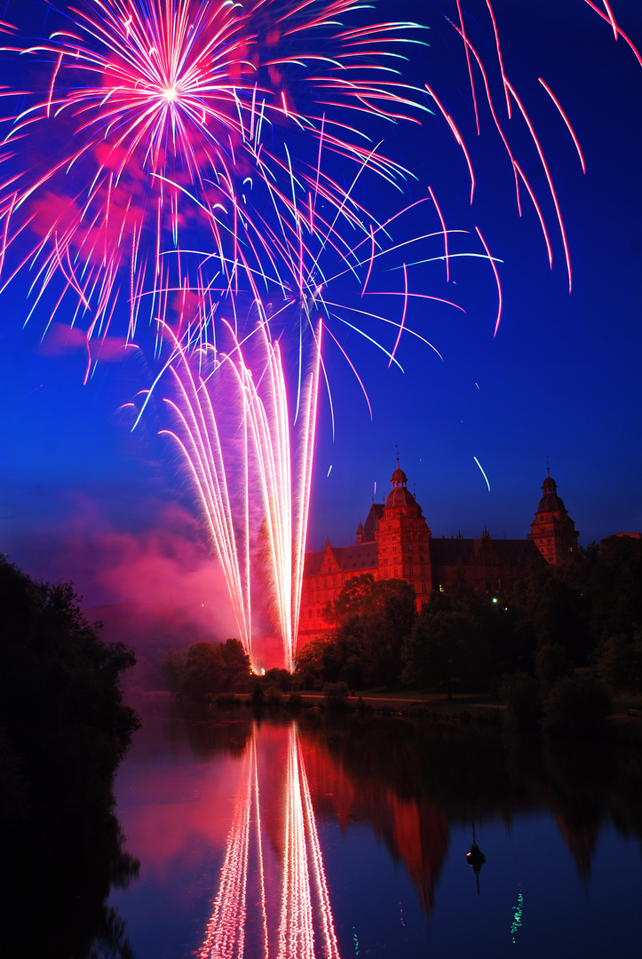 Schloß Johannisburg in Flammen 1