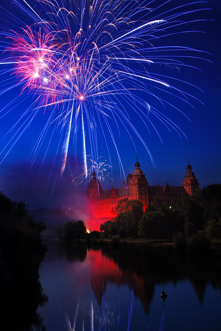 Schloß Johannisburg in Flammen 2