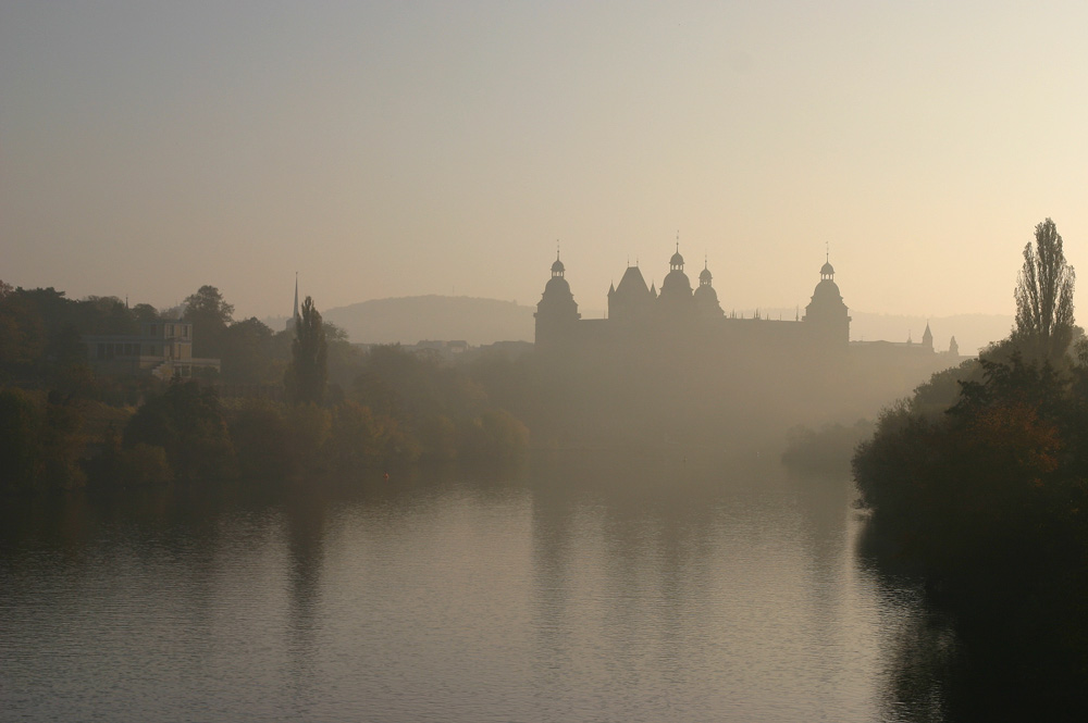 Schloss Johannisburg u. Pompejanum