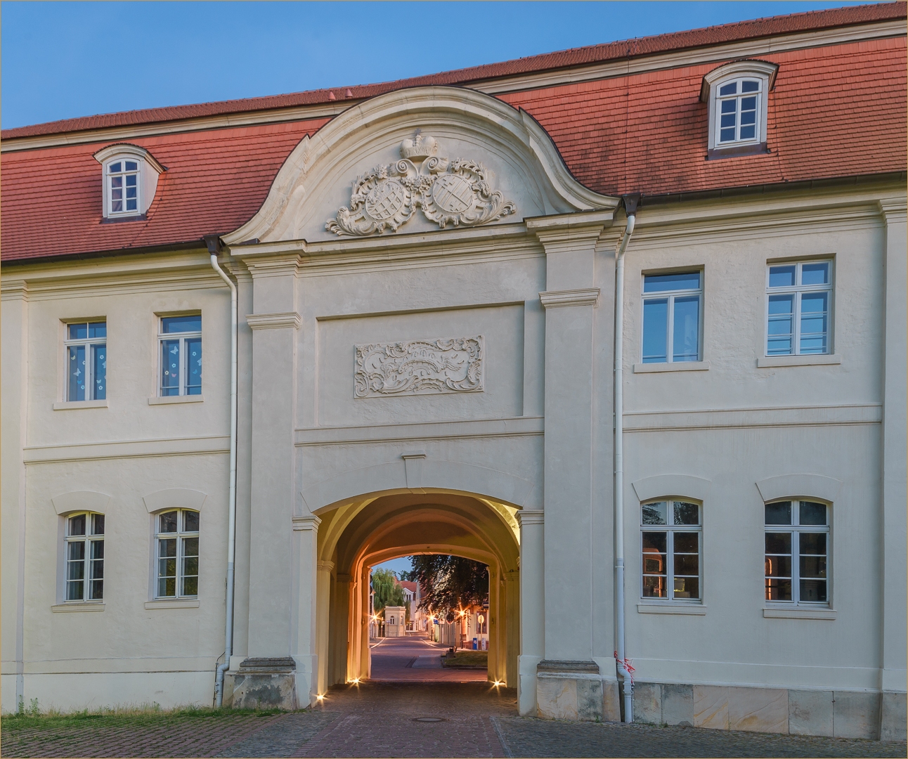 Schloss Köthen - Zufahrt am Marstall