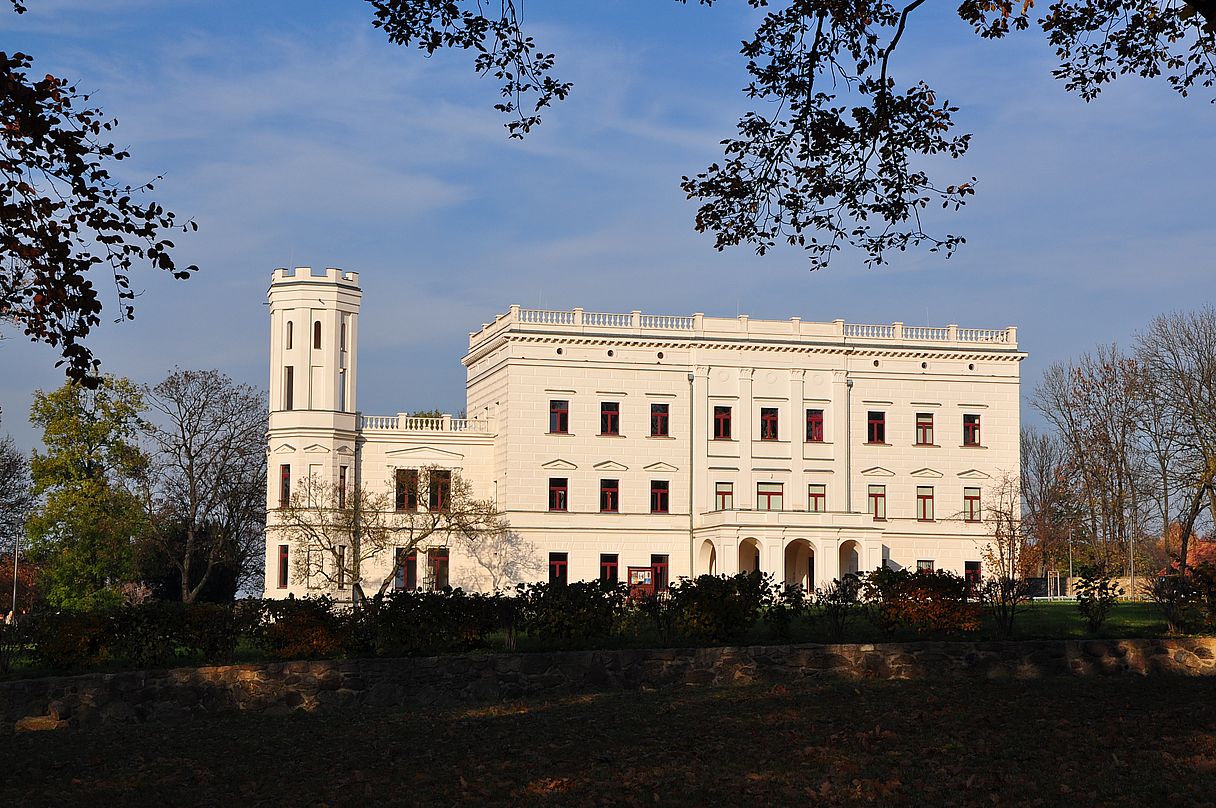 Schloss Krobnitz  -  herbstlich