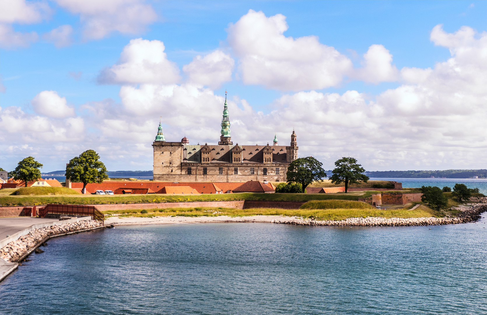 Schloß Kronborg vom Sund aus