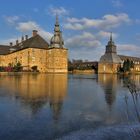 Schloß Lembeck und der vereiste Wassergraben...