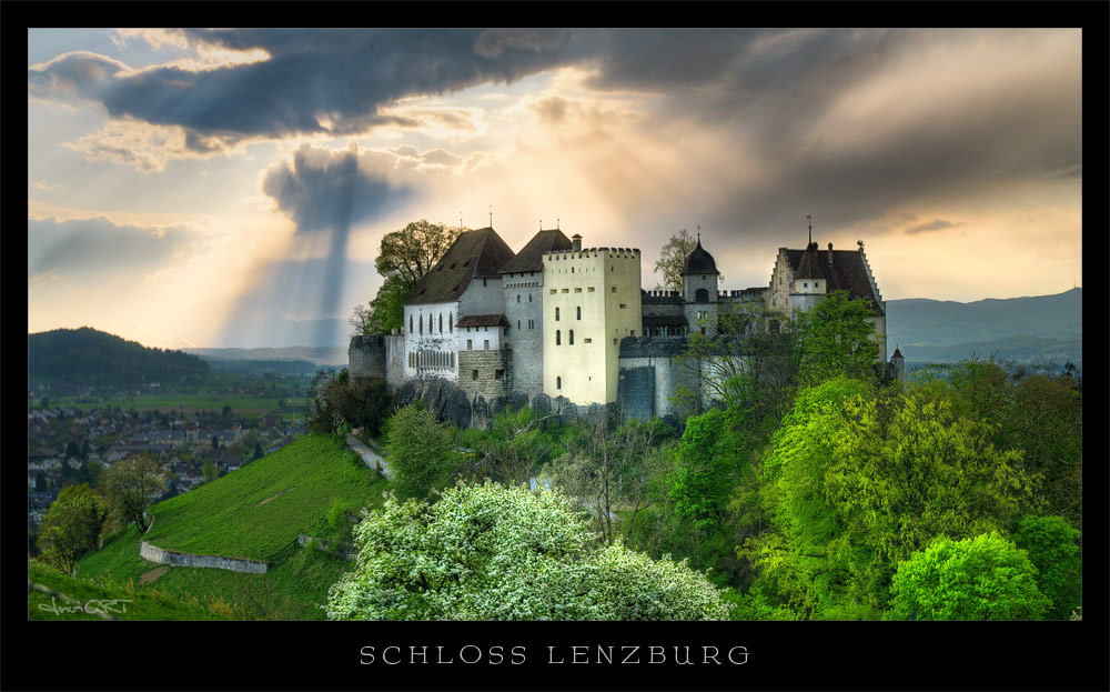 Schloss Lenzburg im April