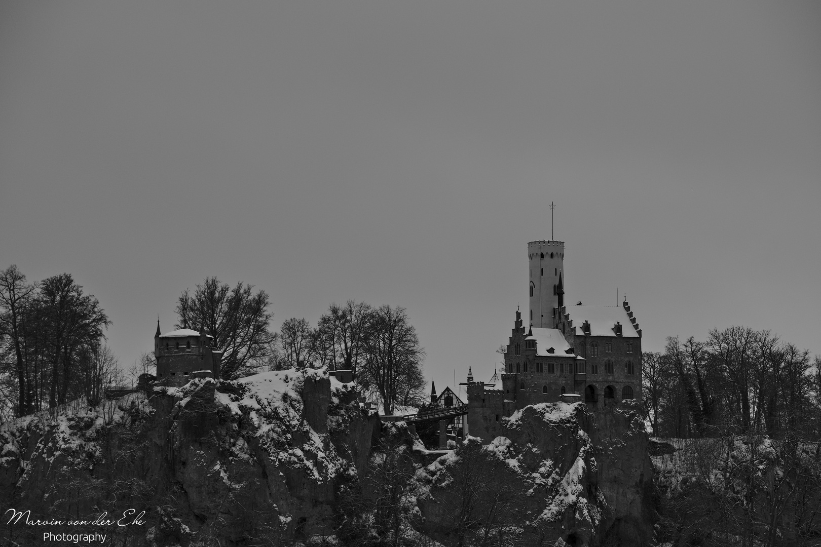 Schloss Lichtenstein im dunklen Winter II