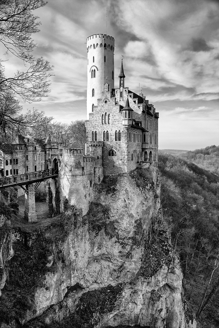 Schloss Lichtenstein im Spaetherbst