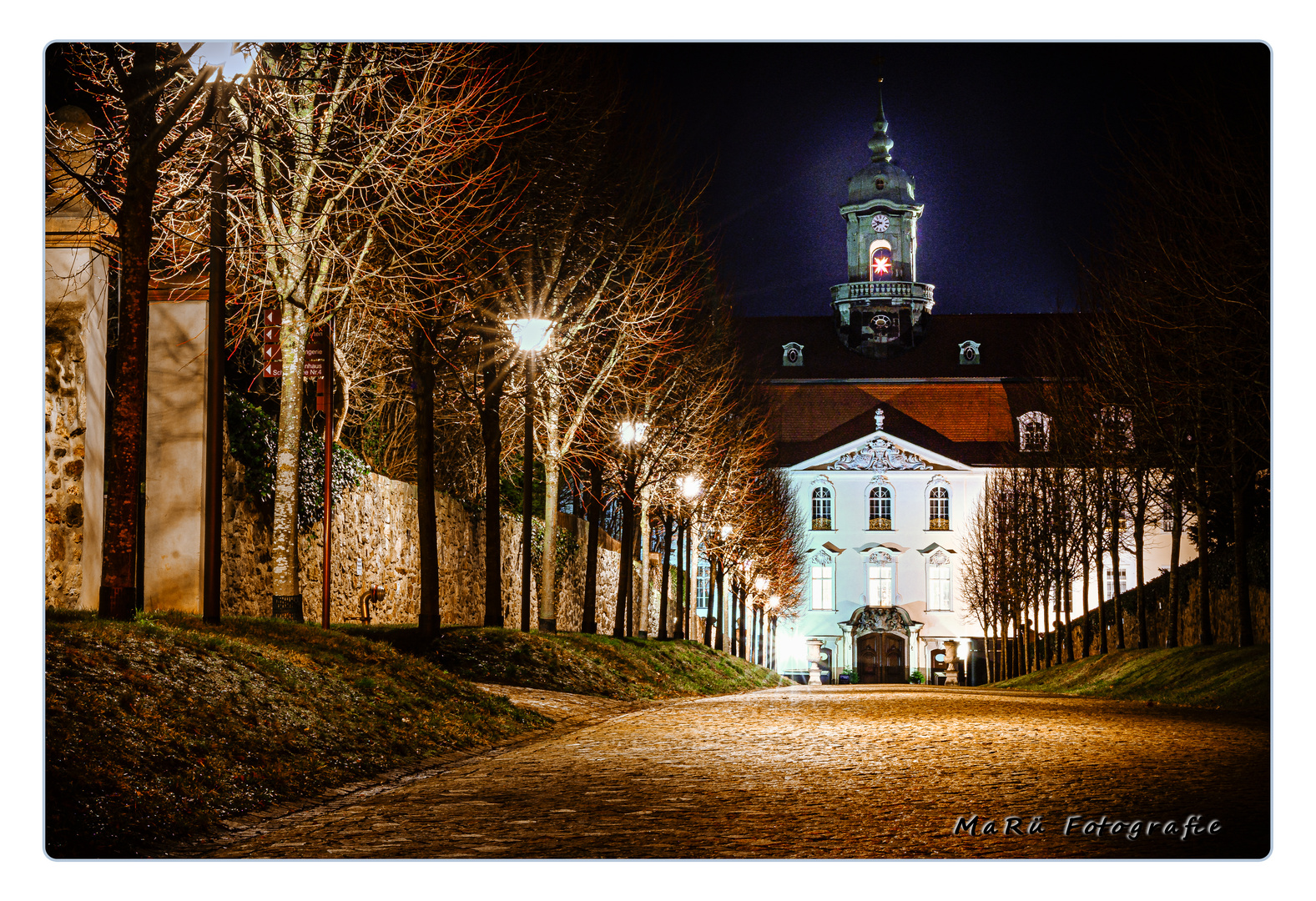 Schloss Lichtenwalde bei Nacht