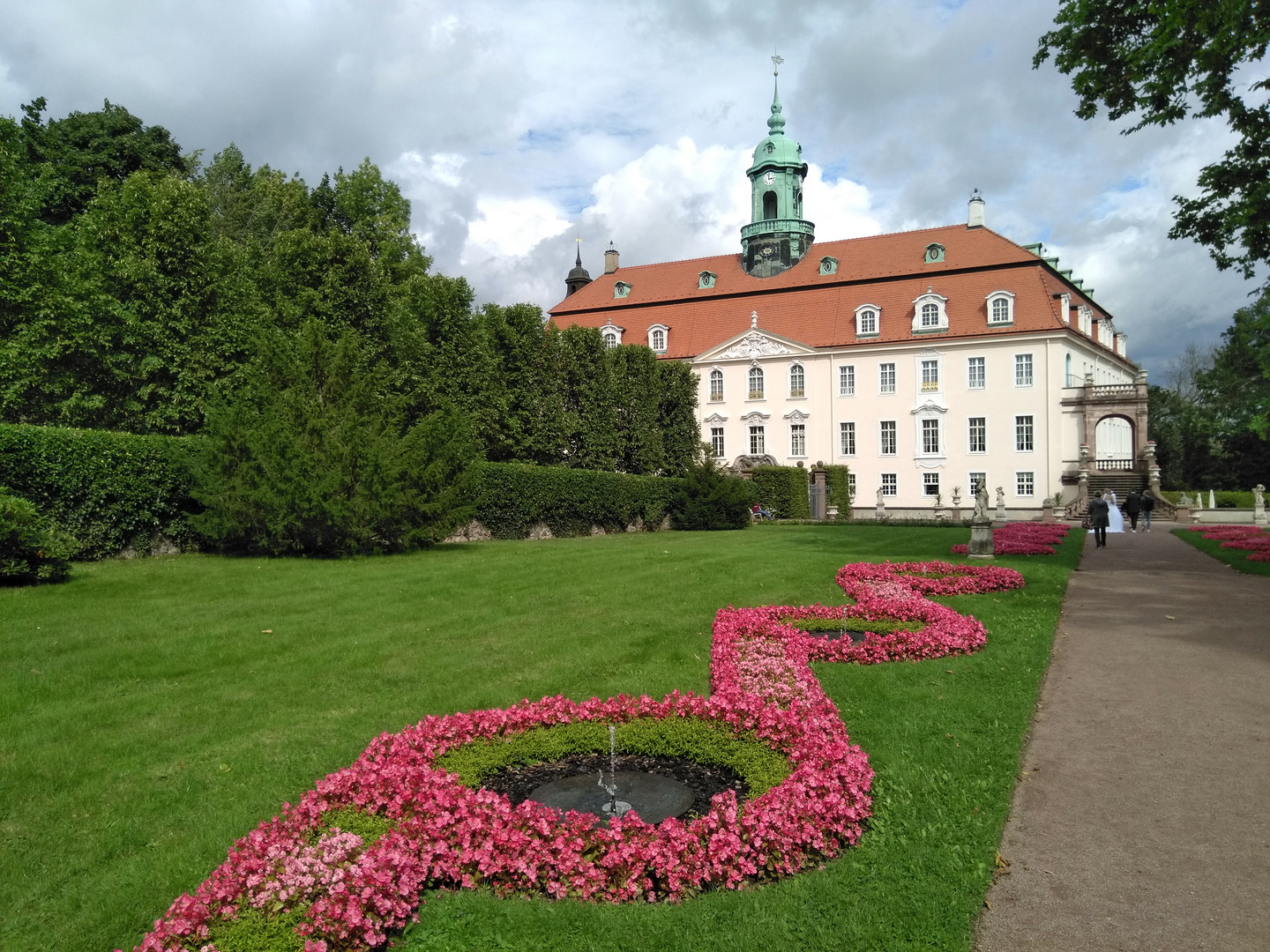 Schloss Lichtenwalde mit Brautpaar