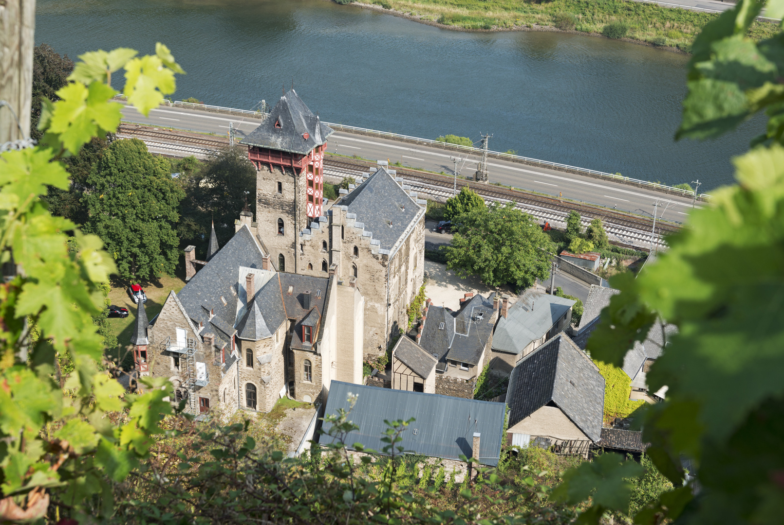 Schloss Liebieg - aus der Steillage fotografiert