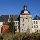 Schloß Liedberg unter blauen Himmel