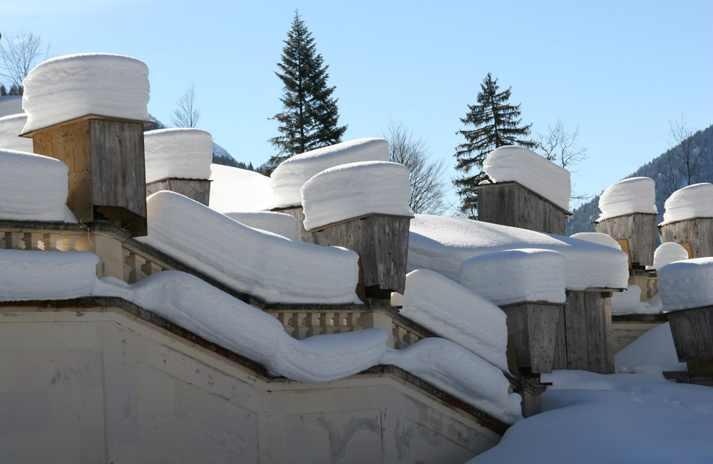 SCHLOSS LINDERHOF TIEF VERSCHNEIT 6