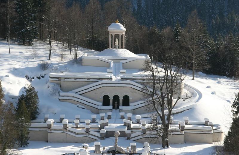 SCHLOSS LINDERHOF TIEF VERSCHNEIT 7