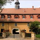 Schloss Löbischau ( ja ohne Turmspitze, SORRY !!! ) Aber mit Satellitenschüssel !.