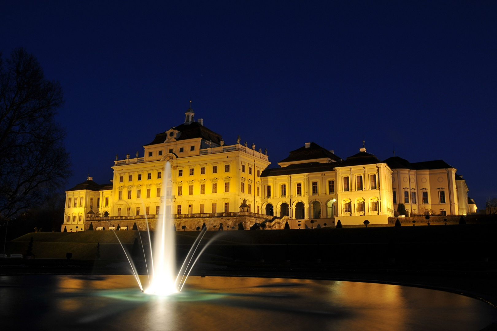 Schloss Ludwigsburg Nordseite dunkelblaue Stunde