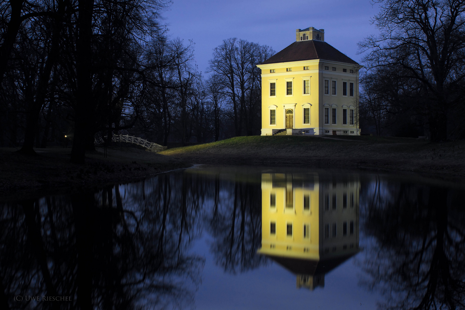 Schloss Luisium zur blauen Stunde