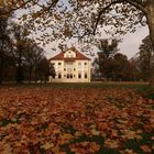 Schloß Lustheim im Herbst