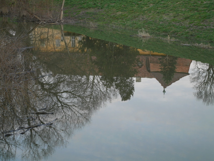 schloss marchegg, spiegelung  (unbearbeitet)