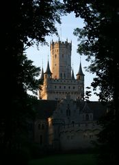 Schloss Marienburg im ersten Morgenlicht