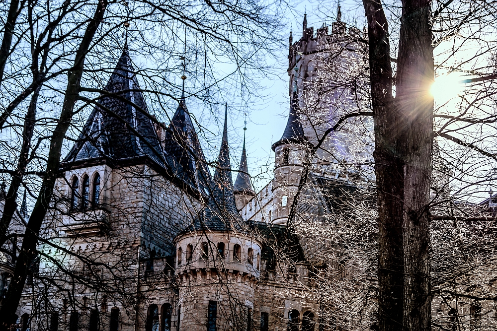 Schloss Marienburg im Sonnenlicht