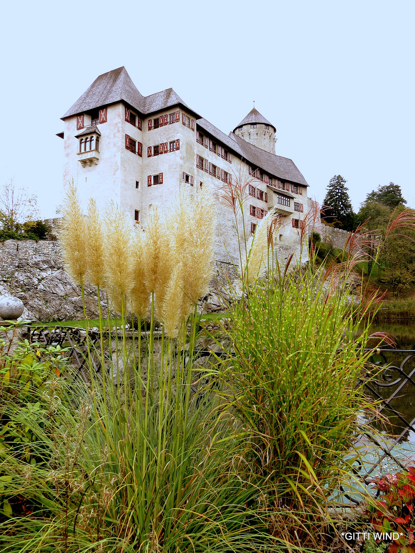 Schloß Matzen mit herbstlicher Stimmung