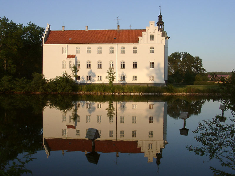 Schloss Meilgaard bei Sonnenuntergang